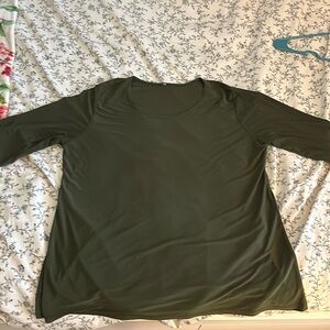 Women’s quarter inch sleeve shirt